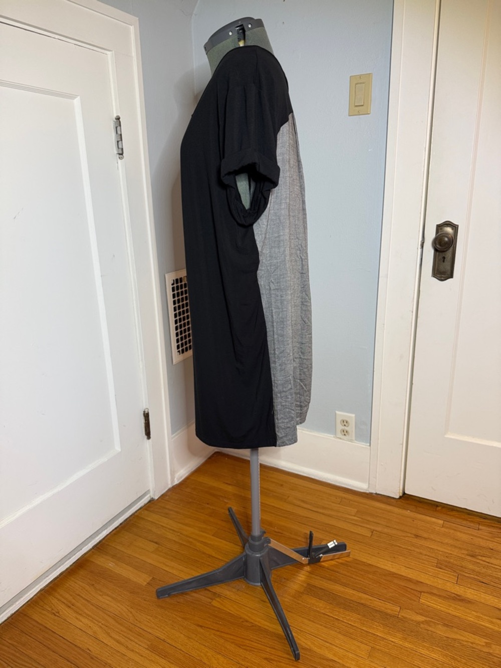Vince XL Black Rolled Sleeve Round Neck Dress w/Black Chambray Blend Back Panel
